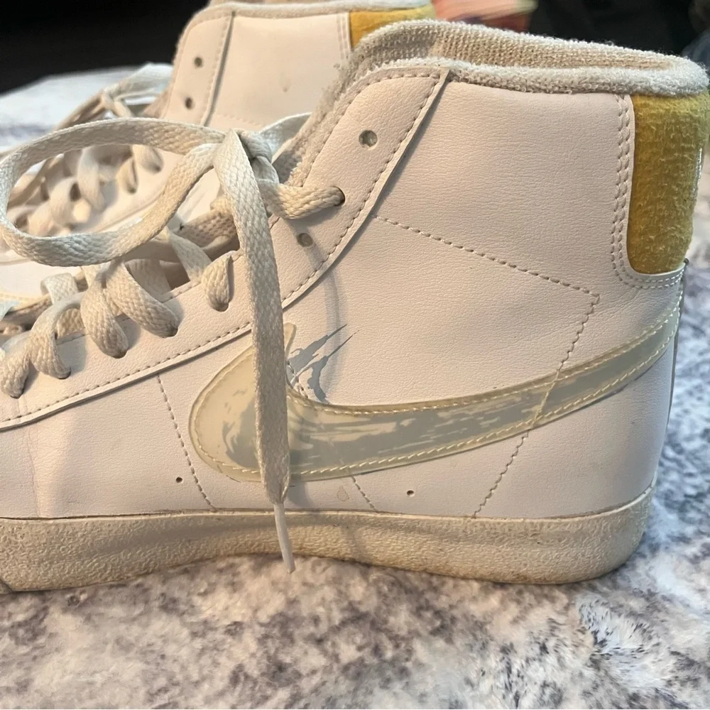 Nike Blazer Mid 77 GS ‘Brushstroke Royal Tint’ DX3070-100 GS Size 6Y/Women 8 - Picture 2 of 6